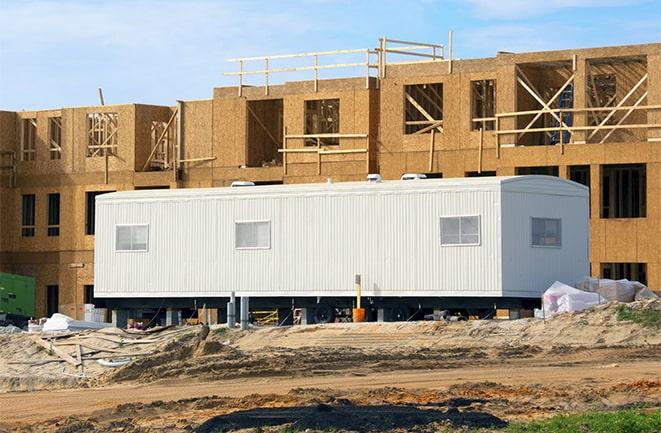 temporary office spaces for rent at a construction site in Represa